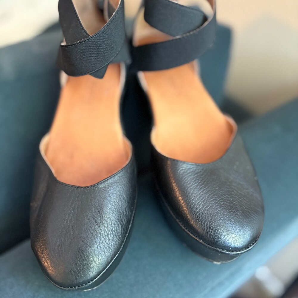 Gentle Souls Women's Noa Wedge Heel Sandal- Great condition, barely worn